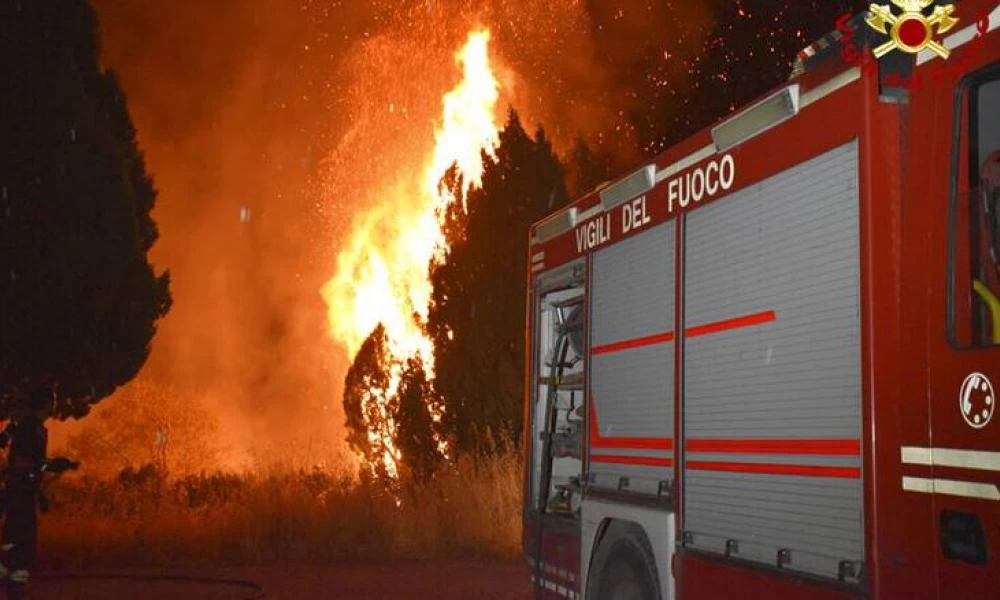 Ιταλία: Με πάνω από 500 πυρκαγιές ήρθαν αντιμέτωποι οι πυροσβέστες
